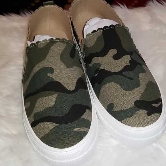 👣MATA TRAFERS Coco5😎 Scalloped Trim Slip on Sneaker Easy on/off great value - Picture 11 of 14